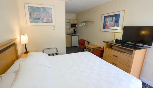 Standard Room, 1 Queen Bed, Kitchenette