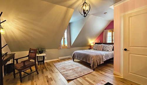 Chambord - Superior Room, 1 Queen Bed with Sofa bed, Private Bathroom