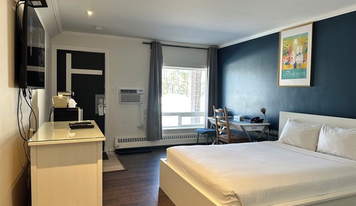 Basic Room, 1 Queen Bed (Pet Friendly)