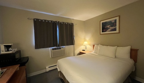 Economy Room, 1 Queen Bed