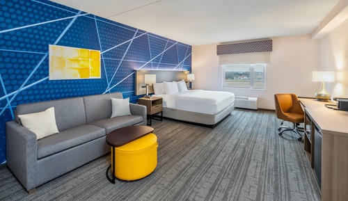 Suite, 1 King Bed with Sofa bed, Non Smoking