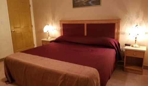 Signature Room, 1 King Bed, Kitchenette