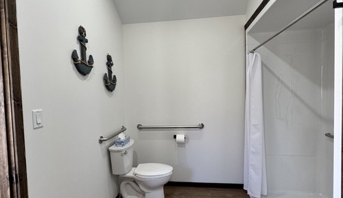 Deluxe House, Accessible, Private Bathroom (Chalet 11)