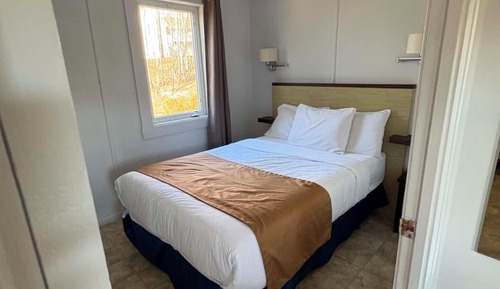 1 à 4 personnes, avec cuisinette et 1 chambre fermée