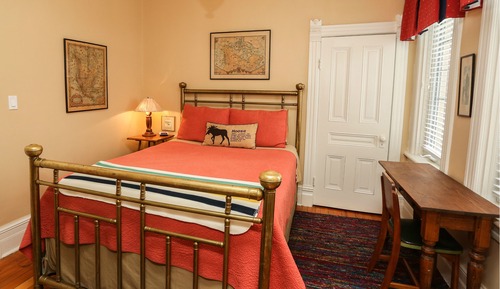 Deluxe Room, 1 Queen Bed (En Suite)