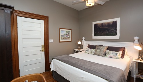 Superior Studio Suite, 1 King Bed (En Suite, Private Entrance)