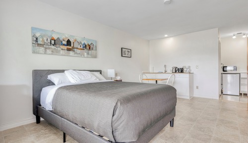 Standard Room, 1 Queen Bed