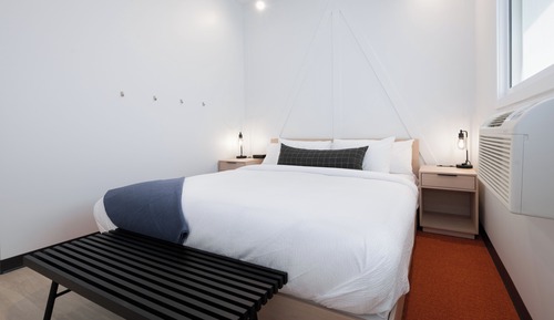 Room, 1 Queen Bed, Non Smoking, Pets Allowed