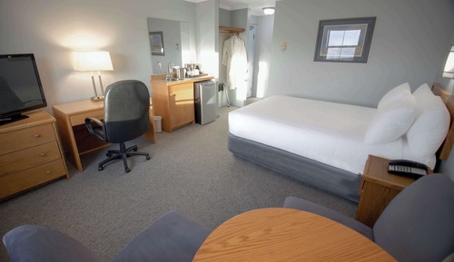 Room, 1 Queen Bed (Coast)