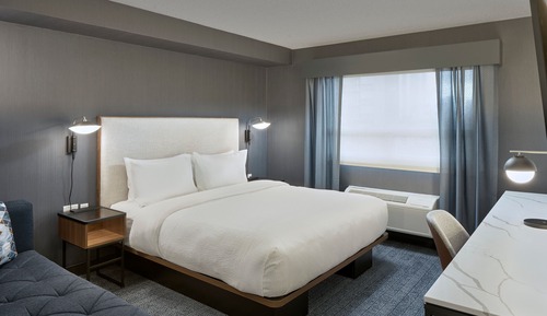 Room, 1 King Bed, Hearing Accessible (Accessible Bathtub)