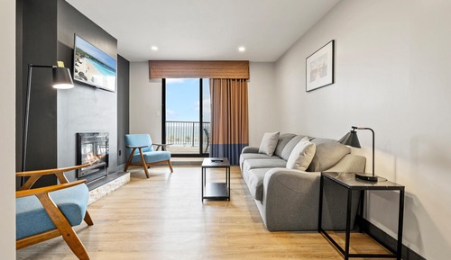 Lake View, 1 King Bed, Sofa Bed, Premium Suite, Soaker Tub