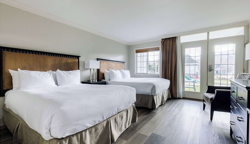 Room, 2 Queen Beds, Non Smoking, Front Courtyard View (Ground Level)