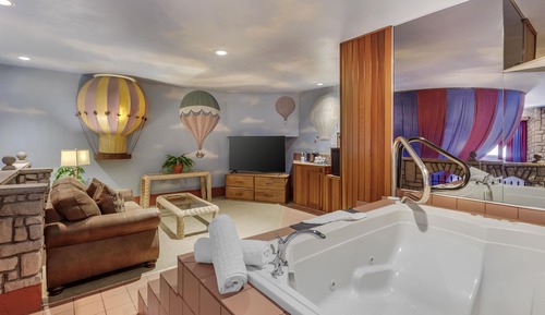 Flights of Fantasy Suite, 1 Queen Bed, Non Smoking, Jetted Tub