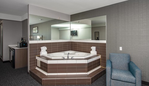 Premium Studio Suite, 1 King Bed, Jetted Tub (Coast Premium King Suite with Jetted Tub)