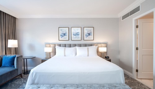 Grand Suite, 1 King Bed with Sofa bed (Sofa bed, Wet Bar)