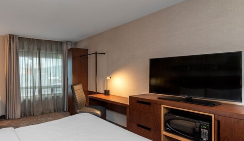 Room, 1 King Bed, Non Smoking, Top Floor No Pets