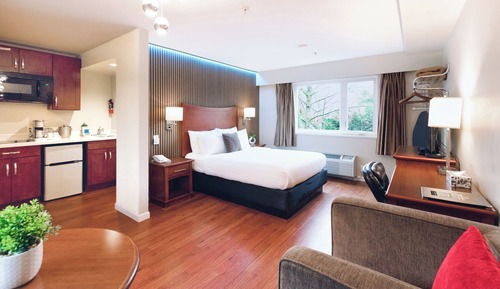 Standard Room, 1 Queen Bed, Kitchenette