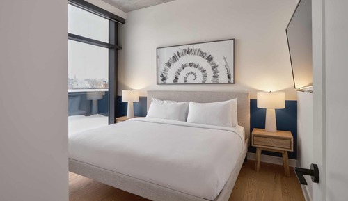 402 - 4th Floor 2 Bedroom Suite, Queen and King, Main St.