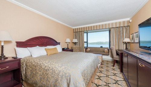 Standard Room, 1 King Bed, Ocean View