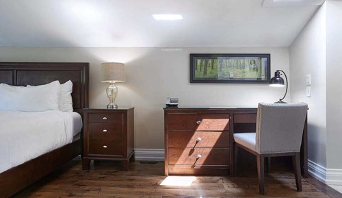 Studio Suite (Adjacent to the Main Building & Stairs Only)