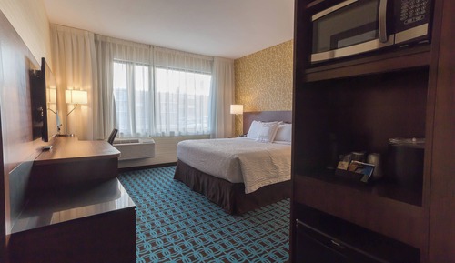Room, 1 King Bed, Hearing Accessible (Roll-in Shower)