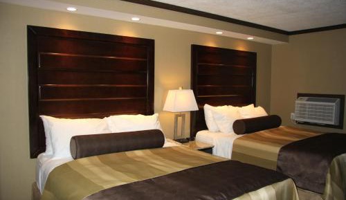 Deluxe Queen Suite with Two Queen Beds - Non-Smoking