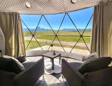 Apartment with Mountain View