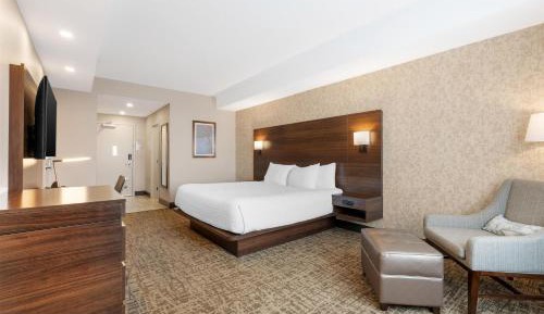 King Room with Walk-in Shower - Non-Smoking