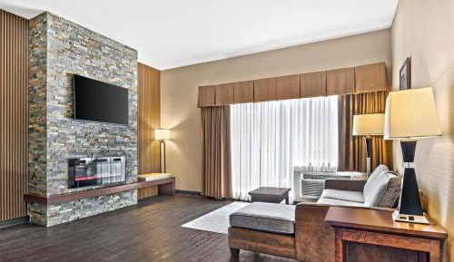 King Suite with Spa Bath - Non-Smoking