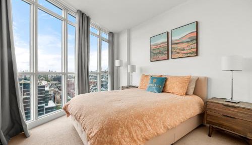 One-Bedroom Apartment with Balcony