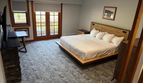 Garden View King Kitchenette