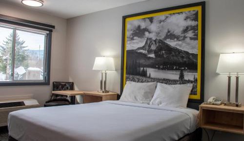 Queen Room with Kitchenette - Non-Smoking