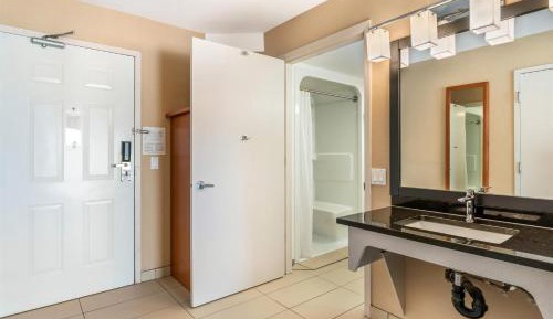 Queen Room - Disability Access/Non-Smoking