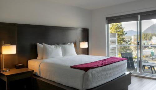 Queen Suite with View