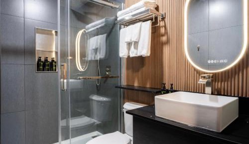  King Studio Signature Suite - newly renovated