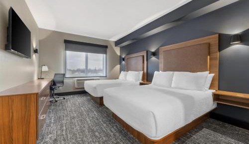 Queen Suite with Two Queen Beds, Sofa Bed, Sitting Area and Shower - Non-Smoking