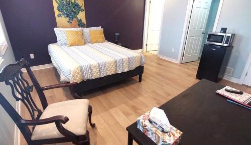 Deluxe Queen Suite