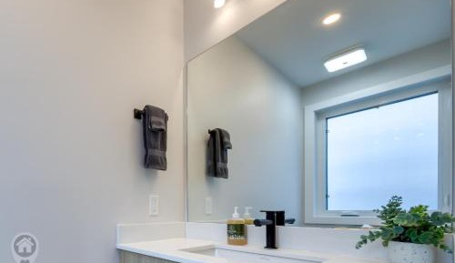 Three-Bedroom Deluxe Apartment