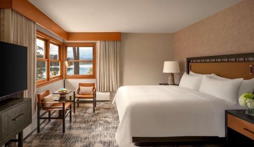 One-Bedroom King Suite with Lake View