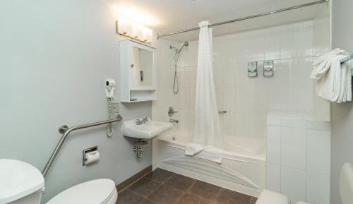 Queen Room - Accessible/Non-Smoking