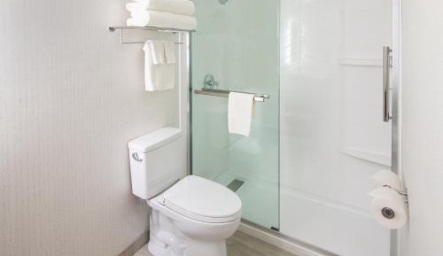One-Bedroom King Suite with Jetted Tub