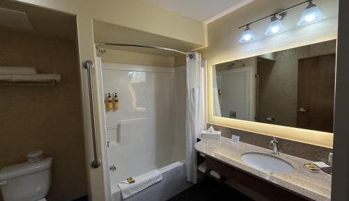 Queen Room with Kitchenette - Non-Smoking