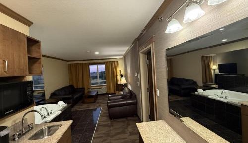 King Suite with Spa Bath and Walk-In Shower - Non-Smoking