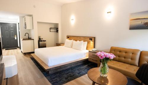 Classic Queen Room with Kitchenette - newly renovated