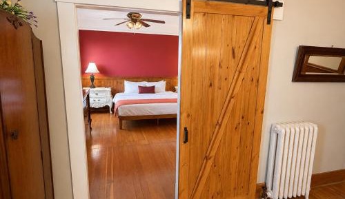 Deluxe Suite with Spa Bath