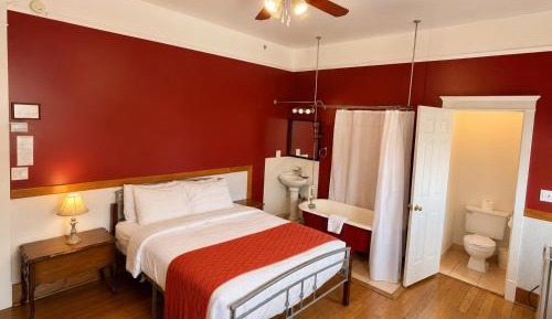 Deluxe Queen Room