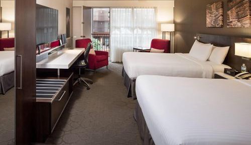 Club Queen Room with Two Queen Beds - Atrium Building