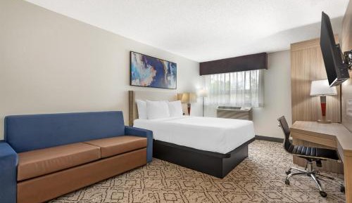 Queen Room with Sofa Bed and Walk-In Shower - Non-Smoking