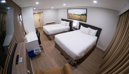 Deluxe Queen Room with Two Queen Beds and City View - Main Floor/Non-Smoking
