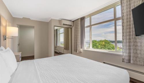 King Suite with Sofa Bed and Harbor View - Non-Smoking